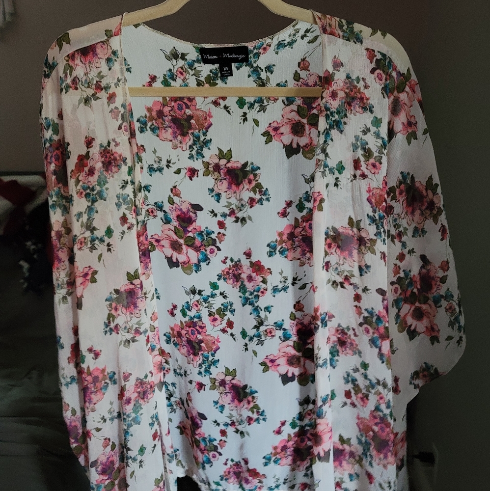 Beautiful kimono with crochet detail